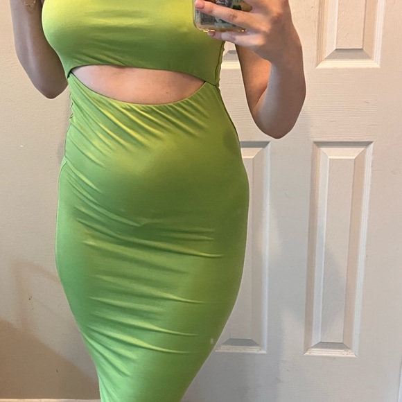 XS Green cut out dress - Picture 3 of 6